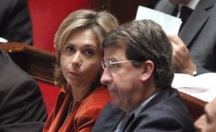 Valérie Pécresse a donné de premières indications sur l'utilisation des crédits - 3,7 mds d'EUR - provenant de la vente de 2,5% d'EDF (soit moins qu'espéré initialement par Nicolas Sarkozy) pour financer les universités, affirmant qu'elle voulait "faire des interventions de grande ampleur sur les campus les plus dégradés, constituer des campus modèles qui auront une forte visibilité à l'international et accélérer les travaux de rénovation en cours".