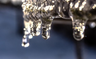 Stalactites de glace. Illustration.