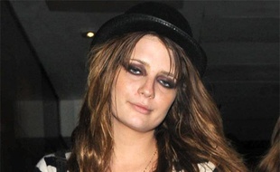 L'actrice Mischa Barton quitte le club Whiskey Mist à Londres, en Angelterre, le 30 juin 2009.