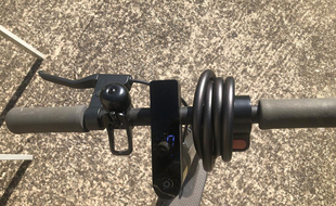 Une trottinette électrique. Illustration.