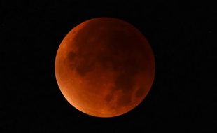 La lune rouge, illustration.