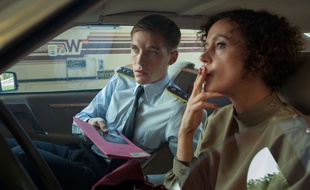 Jonas Nay (Moritz) et Maria Schrader (Leonora) dans «Deutschland 83».