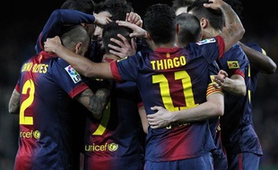 Les joueurs de Barcelone se congratulent après un but contre Majorque, el 6 avril 2013, au Camp Nou.