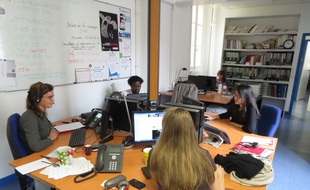 Reportage à Jeunes Violences Ecoute, une antenne pour les jeunes à Paris le 22 octobre 2014,