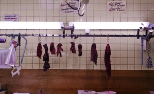 Illustration d'un étal de boucher à Paris en 2013.