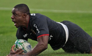 Le Toulousain Yannick Nyanga après son essai contre Biarritz, le 10 avril 2011 à San San Sebastian.