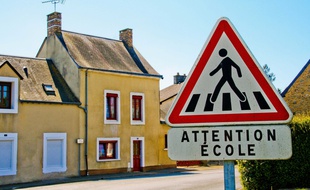 Panneau «attention école» (illustration).