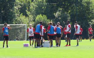 Les joueurs du Stade Rennais sur le terrain d'entraînement de la Piverdière.