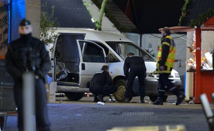 La voiture utiliszée pour foncer dans la foule pa run homme déséquilibré, le 22 décembre 2014 à Nantes