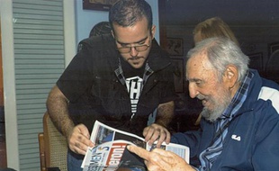 Photo transmise le 2 février 2015 par le website www.cubadebate.cu de Fidel Castro à sa résidence à La Havane