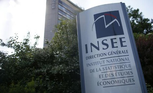 Logo de l'Inse à l'entrée du siège, le 22 mai 2015, à Paris