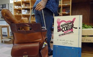Les Restos du Coeur, qui ont servi depuis leur création par Coluche en 1985 un milliard de repas, lancent lundi leur vingt-troisième campagne avec l'objectif de nourrir sainement, une année encore, les plus démunis mais aussi de lutter contre la précarisation grandissante.