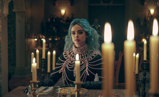 Dans « Les Pages de l'angoisse » sur Netflix, un garçon doit raconter une histoire effrayante à une sorcière pour rester en vie
