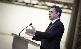 Daniel Vaillant, en tant que "mandataire" du candidat socialiste François Hollande, va saisir lundi la Commission nationale des comptes de campagne pour dénoncer une utilisation des "moyens de l'Etat" par Nicolas Sarkozy à des fins de campagne électorale, a affirmé Manuel Valls.