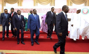 Réunis en sommet extraordinaire vendredi à Dakar, les dirigeants de la Communauté économique des Etats d'Afrique de l'Ouest (Cédéao) ont pris une série de décisions destinées à hâter la création d'un marché unifié dans cette région de 15 pays.