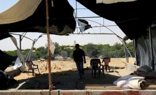 Dégâts sur un camp d'entrainement le 28 avril 2013 à Gaza après des frappes aériennes d'Israël