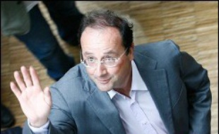Le Premier secrétaire du Parti socialiste François Hollande sera l'invité ce dimanche du journal de 20H00 de TF1, où s'exprimera le Premier ministre Dominique de Villepin lundi, a annoncé la chaîne.