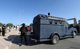 Un membre des forces spéciales tunisiennes à Djerba en Tunisie, le 16 mai 2014