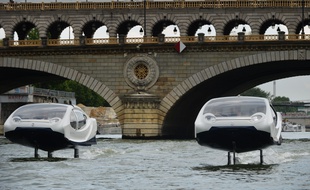 Les navettes volantes de SeaBubbles sur la Seine