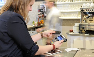Mooncard propose une solution de paiement destinée aux entreprises.