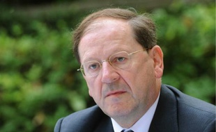 Hervé Novelli, secrétaire d'Etat au Tourisme, a réuni hier les professionnels du secteur pour évoquer les aides que le gouvernement pourrait leur apporter.