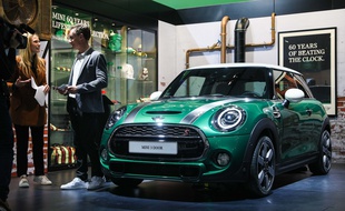 La Mini Cooper Édition anniversaire des 60 ans lors de sa première mondiale au 97ème Salon de l'Automobile de Bruxelles, le 18 janvier 2019.