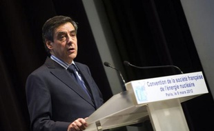 François Fillon a qualifié jeudi "d'aberration" la remise en cause du nucléaire en France et critiqué les prises de position du candidat PS François Hollande, qui n'ont "pas de sens" et sont même "absurdes" s'agissant de sa volonté de fermer la centrale de Fessenheim.