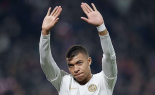 Kylian Mbappe aurait dû lever le pied plutôt que les mains contre Rennes.