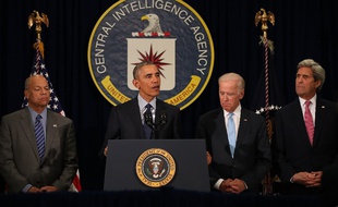 Barack Obama avec son équipe de sécurité nationale au siège de la CIA le 13 avril 2016