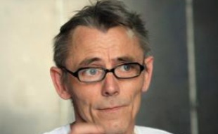 "Je suis dégoûté. Qu'est-ce qu'il leur faut de plus?", a déclaré le père du condamné, ajoutant: "Heureusement que la peine de mort a été abolie, sans quoi on aurait eu du mal à lui recoller la tête".