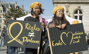 Des manifestantes à Paris en mars 2017 lors d'une marche pour la lutte contre l'endrométriose