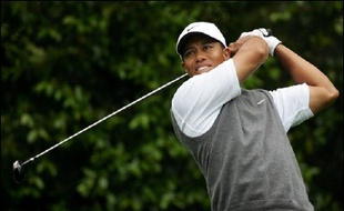 La pluie qui a perturbé le 3e tour pendant plus de 4 heures samedi oblige les leaders, avec à leur tête l'Américain Chad Campbell, à disputer pratiquement deux tours lors de la dernière journée du Masters de golf, première levée du Grand Chelem.