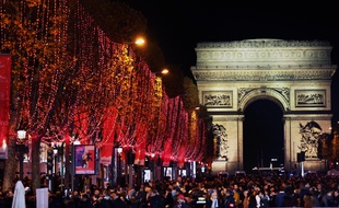 Les illuminations 2019 des Champs-Elysées ont été inaugurées ce dimanche.