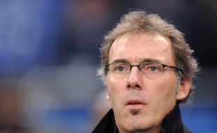Laurent Blanc a été confirmé officiellement mardi comme entraîneur par le Paris SG et le "Président" devra durant son mandat de deux ans "conduire l'équipe vers les sommets européens" selon le communiqué de son nouveau club.