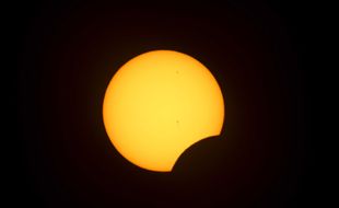 Eclipse solaire, illustration.