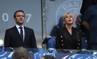 Emmanuel Macron et son épouse à Paris pour la finale de la Coupe de FRance entre le PSG et Angers le 27 mai 2017.
