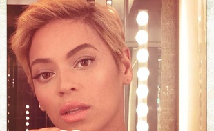 Beyoncé montre sa nouvelle coupe de cheveux à ses fans sur Instagram.