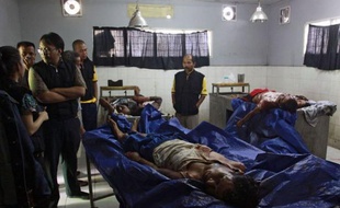 Les violences religieuses qui secouent la Birmanie se sont déplacées vendredi en Indonésie avec le massacre dans un centre de réfugiés de huit bouddhistes birmans par des compatriotes musulmans se vengeant d'attaques dont ont été victimes leurs coreligionaires chez eux.