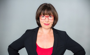 Sylvie Jenaly, qui incarne Super Nanny dans l'émission du même nom depuis 2013.