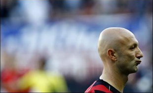 Fabien Barthez, qui a officialisé lundi sa rupture définitive avec le FC Nantes, lanterne rouge de L1, a déclaré qu'il ne mettrait pas un terme définitif à sa carrière et qu'il était prêt à poursuivre encore deux ans, dans un entretien au journal l'Equipe publié jeudi.