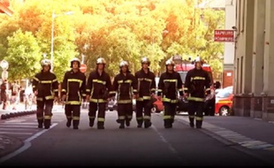Pour annoncer leur traditionnel bal du 13 juillet, les pompiers toulousains n'ont pas lésiné.