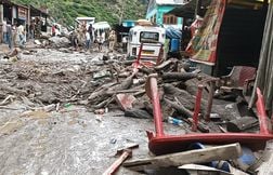 Au moins 56 morts et 80 disparus après des coulées de boue au Cachemire ind…
