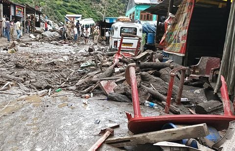 Au moins 56 morts et 80 disparus après des coulées de boue au Cachemire indien