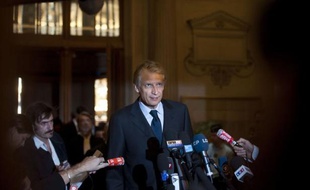 Dominique de Villepin, qui a été entendu lundi pour la deuxième fois par les juges chargés du volet financier de l'affaire Karachi, a affirmé mardi qu'il n'était "en aucun cas concerné par le fond de cette affaire" et c'est, selon lui, "ce qui apparaît dans le dossier".