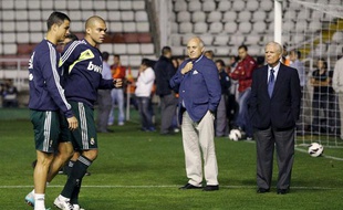 Pepe et Cristiano Ronaldo à l'échauffement, le 23 septembre 2012 sur la pelouse du Rayo Vallecano (Espagne).