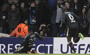 Samuel Umtiti célèbre son but face à Tottenham, le 14 février 2013