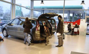Un concessionnaire automobile à Vélizy en décembre 2010.