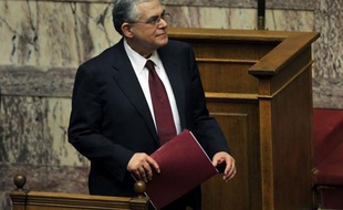 Le gouvernement grec, qui entame mercredi soir les négociations avec les banques du monde entier pour effacer une partie de sa dette, a obtenu jeudi soir la confiance du parlement, première étape de sa lourde tâche pour sortir le pays de l'ornière.