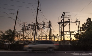 Une centrale électrique californienne arrêtée.