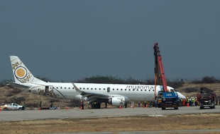 L'avion birman une fois atterri